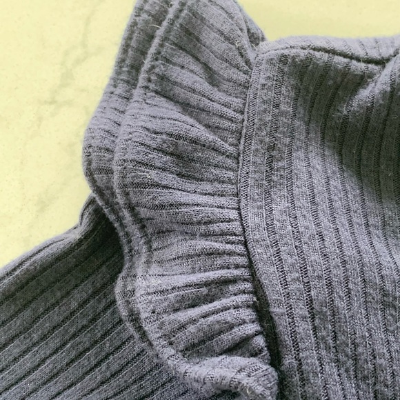 Baby Gap Girls Long Sleeve Onesie - Picture 3 of 5